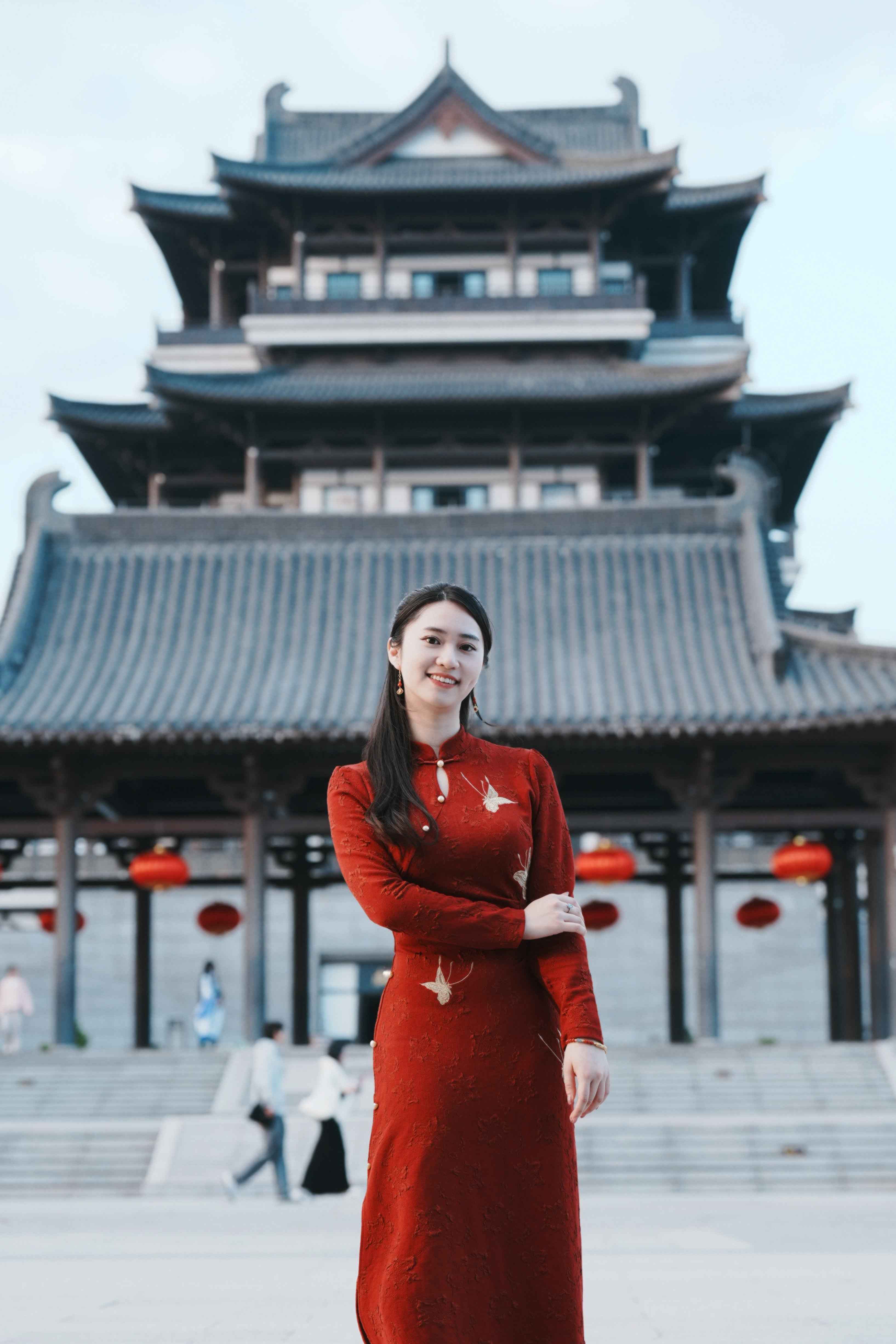 Qipao vs. Hanfu: Decoding Two Distinct Eastern Aesthetic Systems