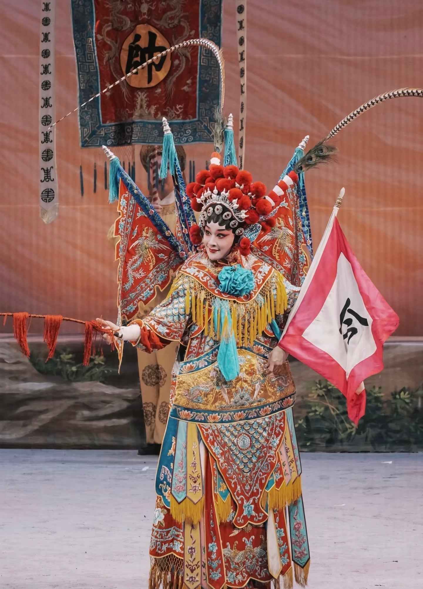Cantonese Opera: Preserve Lingnan Heritage, Wear Oriental Elegance
