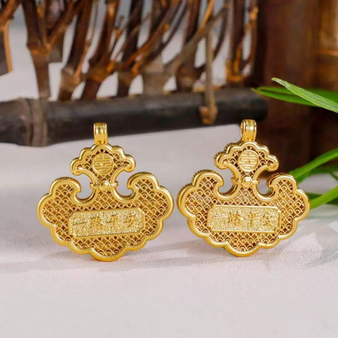 Safe Journey Deer Luck Lock Pendant – Deer Detail Close Up